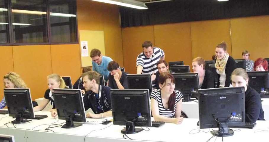IT-Schüler bei der Arbeit