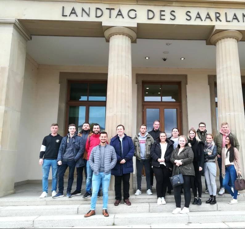 Versicherungskaufleute besuchen Landtag